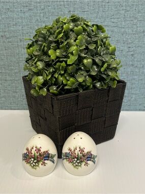Vintage Sandford Bone China Salt and Pepper Shakers Scottish Thistle Tartan